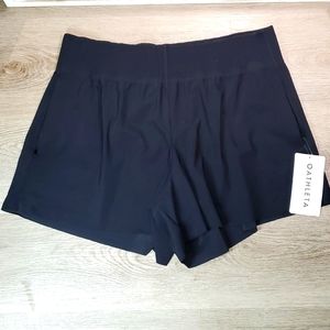 Athleta Cosmic Flutter Short L.